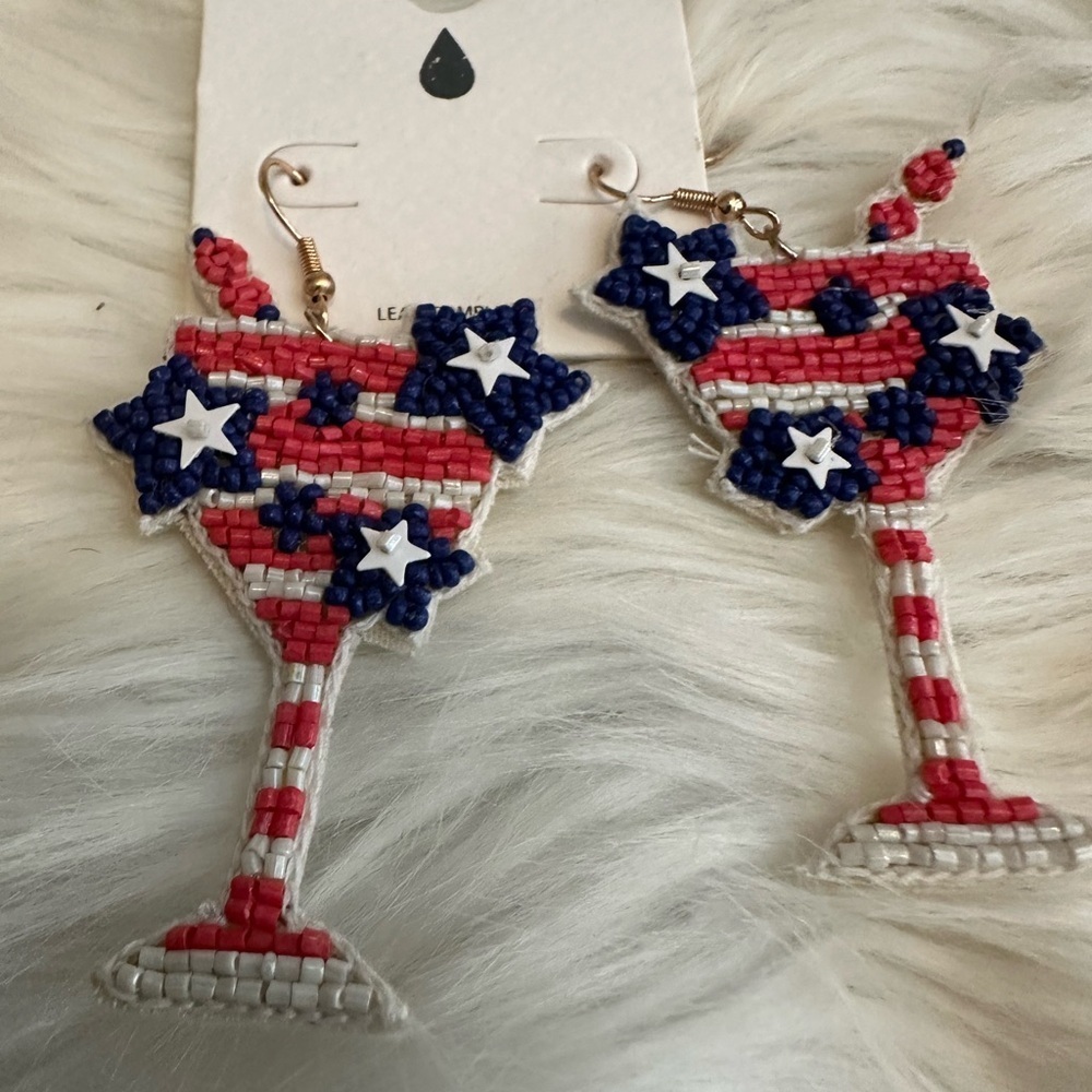 🩷5/$10 Patriotic Beaded Earrings - Picture 2 of 3